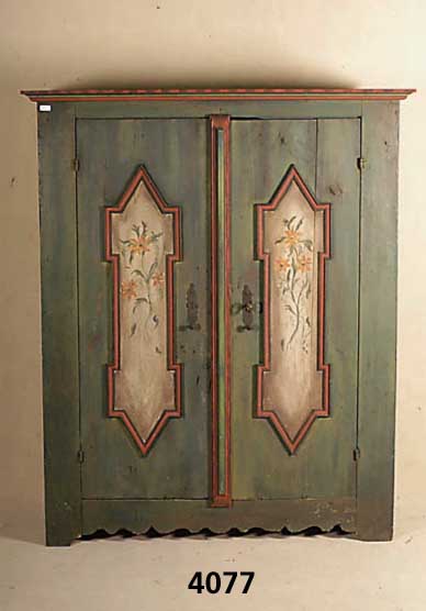 Kleiderschrank, deutsch, um 1900, Weichholz, sehr gute QualitÄt, TÜrfÜllungen mit geome- trisch, profiliertem Rahmenmuster, Bemalung sekundÄr, ...