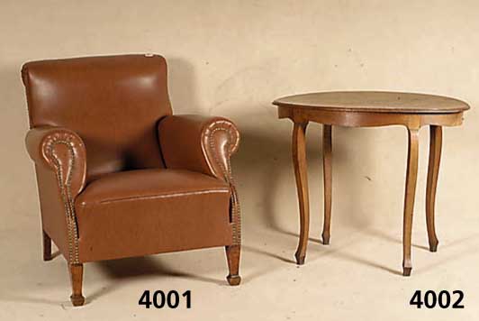 Ovaler Tisch, deutsch, um 1880, Eiche massiv geschwungene Beine, konisch zulaufend, Tischplatte mit Gebrauchsspuren, stabile Verarbeitung, ...