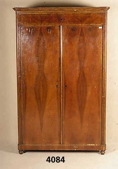 SpÄtbiedermeierschrank, wohl deutsch, um 1850, Korpus Weichholz und Eiche massiv, Wurzel- nussfurnier in geometrischer Maserung gearbei- tet, ...