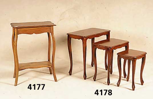 3er Set Beistelltischchen, wohl deutsch, Buche massiv, rotbraun gebeizt, Bandintarsien, Gebrauchsspuren, ca. 59x58x34 cm
