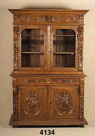 Aufsatzschrank, Belgien, um 1880/90, Front und Seiten auf Rahmen gearbeitet, Eiche massiv , Front Vollschnitzereien aus dem Vollholz, nach ...