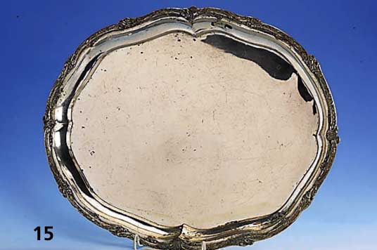 Tablett, deutsch um 1900, 800er Silber, ca. 1250 g, altersbed. Gebr.- Spuren, Rand mit Girlandendekor, ca. 50 x 38 cm