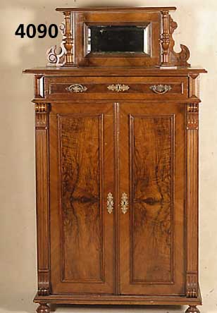Vertiko, deutsch um 1890/1900, Korpus Weich- holz, ekklektizistischer Stil, Nußbaum massiv, Nußbaumfurnier, z.T. gespiegelt, aufges. Leis- ten, ...