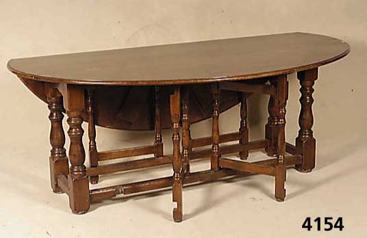 Großer Oblong-Table, England um 1900, Eiche massiv, Beine schÖne Drechselarbeit in Ballusterform, Seiten auf- u. abklappbar, als Konsole und ...