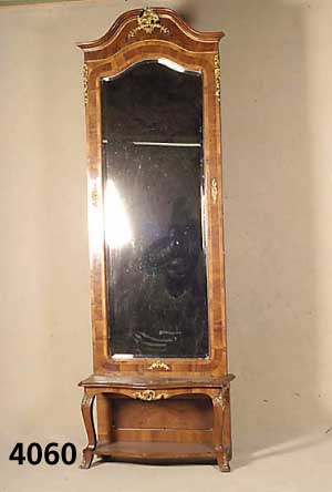 Konsole mit Spiegel, Frankreich Napoleon III um 1870/80, Korpus Weichholz/Hartholz, Barockstil, in sich geschweift, reiche Bronzeapp., diese ...