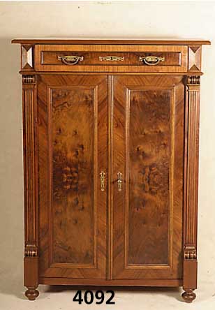 Vertiko, deutsch, um 1890, Nußbaum poliert, Korpus Weichholz, Wurzelnußfurnier, gespiegelt , in harmonischer Abstimmung, 3/4 SÄulen ge- ...