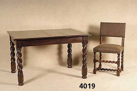 Tisch und 6 StÜhle, Danziger Barock, um 1890, Eiche massiv, mit reich gedrechselten FÜßen , StÜhle neu gepolstert und bezogen, guter Zu- stand, ...
