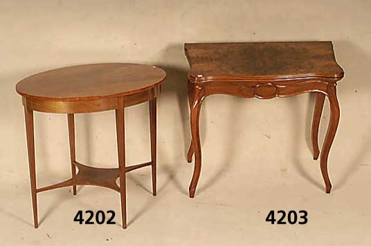 Ovaler Beistelltisch, deutsch, um 1910, Korpus Weichholz, Platte aufgelegt, Pyramiden- mahagoni gespiegelt, poliert, restauriert, wohnfertiges ...