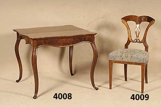 Spieltisch, sÜddeutsch, um 1835/45, Korpus Weichholz, Beine Nußbaum massiv, Zarge ge- schwungen, elegante LinienfÜhrung, Wurzelnuß- furnier ...