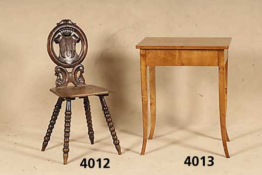 Brettstuhl, sÜddeutsch, um 1870/80, Nußbaum, Buche und Weichholz massiv, reiche Drechsel- arbeit, RÜckenlehne mit Adelskrone und Wappen, ...