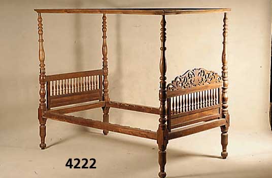 Baldachinbett, niederlÄndische Kolonieen, um 1890/1900, sogenanntes Rotholz massiv, auf Rahmen gearbeitet, reiche Drechselarbeit, auf- gesetzte ...