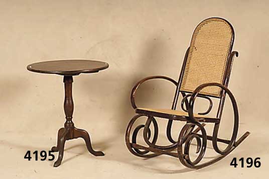 Bugholzschaukelstuhl, deutsch-Österreich, um 1910, Rohrgeflecht erneuert, sonst alt belassen, aufwendige Biegformen, in der Literatur Ähnlich ...