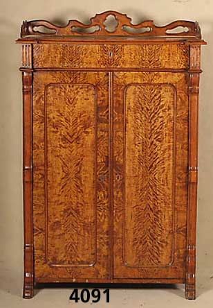 Vertiko, mitteldeutsch/wohl Berlin, um 1840/45 , Front auf Rahmen gearbeitet, Korpus Weich- holz, Birkewurzelfurnier, doppelt gespiegelt, in sich ...