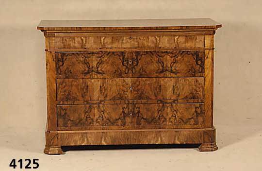 5-schÜbige Kommode, sÜddeutsch, um 1870/80, Korpus Weichholz, Wurzelnußfurnier, 4-fach ge- spiegelt, schÖnes Gesamtbild, abgeschrÄgte Ecken, ...