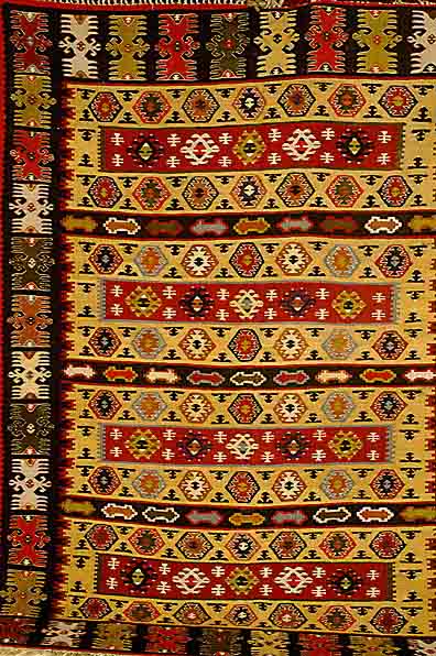Karabagh Kelim, Rußland, ca. 50 Jahre, Wolle auf Wolle, ca. 242 x 181 cm, SchÄtzwert: 1800.- EURO, EHZ: 3, kleiner Riss