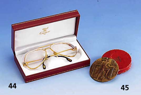 Bronzeplakette zur XI. Olympiade 1936 in Berlin, Inschrift: Ich rufe die Jugend der Welt, Entwerfer Otto Placzek, Olympia- adler auf Berliner ...