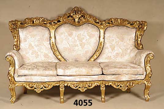 Prunksofa, wohl Italien, 70er/80er Jahre, nach dem Vorbild von 1770, in sich 3-fach geschweift, reiche Durchbrucharbeiten mit BlÜten, BlÄttern ...