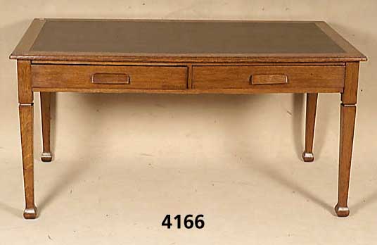 Schreibtisch, England um 1900/10, Eiche massiv, Eichefurnier, schlichter viktorianischer Stil, Tischplattenbezug in Lederoptik erneuert, 2 ...