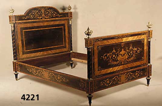 Prunkbett, Frankreich, um 1870, Korpus Weichholz, Eiche, reich intarsiert im pompejianischen Stil, Girlanden, Rocaillen, Wappen, ...