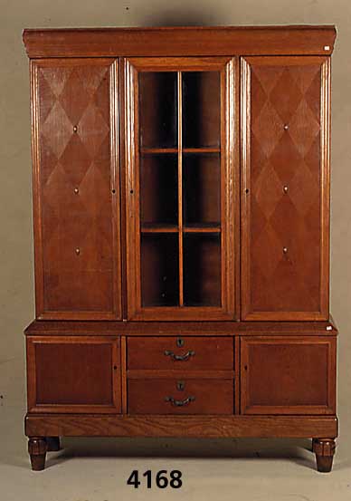 Vielzweckschrank, deutsch/Niederlande, um 1910 /15, Korpus Weichholz, Hartholz, Eichefur- nier, Eichewurzelfurnier, z.T. rhombenartig verlegt, ...