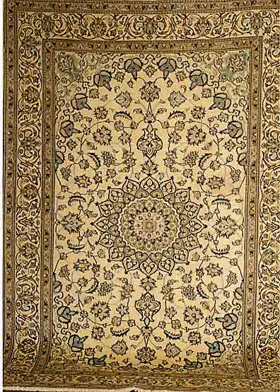 Nain, Persien, ca. 5 Jahre, Flor Wolle mit Seide, ca. 296 x 198 cm, SchÄtzwert: 1400.- EURO, EHZ: 1-2, Ca 52 cm Durchmesser Fleck