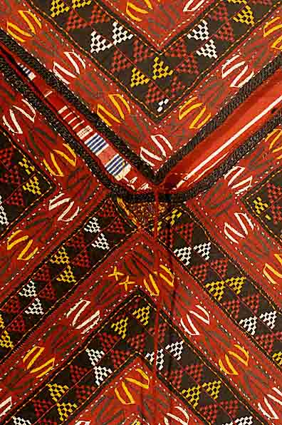 Korantasche, Turkmenistan, um 1920, Baumwolle mit Seide bestickt, ca. 37 x 35 cm, EHZ: 2