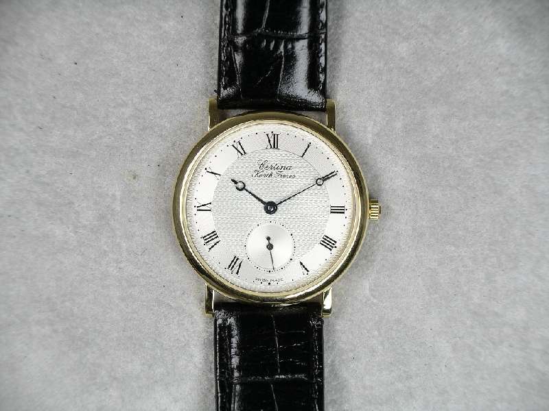 CERTINA Herrenarmbanduhr, Schweiz um 1995, Metall hartverg., Edelst.-Bod. u. Glasrd. auf- gedr., guill. u. vers. Kontrastzifferbl., gebl . Stahlz., ...