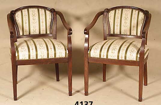 2 Stuhlsessel, deutsch, um 1900/10, Gestell Eiche massiv, gebogen, Rosettenverzierung, Polster und Bezug sekundÄr, sehr bequem, wohn- fertig, ca. ...