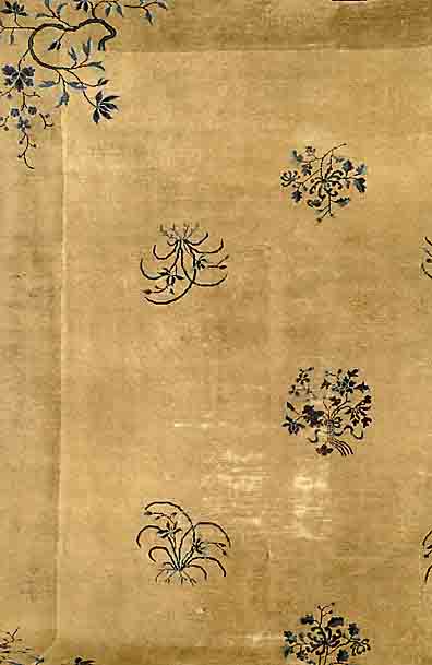 Peking, China, um 1890, Wolle auf Baumwolle, ca. 344 x 276 cm, SchÄtzwert: 2800.- EURO, Starke Gebrauchsspuren, 4 cm Riss