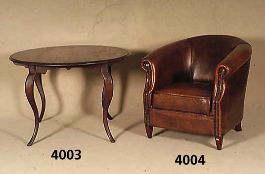 Barocktisch, deutsch, um 1780/90, Eiche massiv, dunkel gebeizt, runde Platte auf bogig ausgeschnittener vierseitiger Zarge, mit geschwungenen ...
