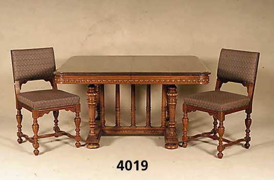 Ausziehtisch und 6 StÜhle, Frankreich, um 1890 , Henry Deux, Nußbaum massiv, Tisch ohne EinlegebÖden, StÜhle neu gepolstert und be- zogen, sehr ...