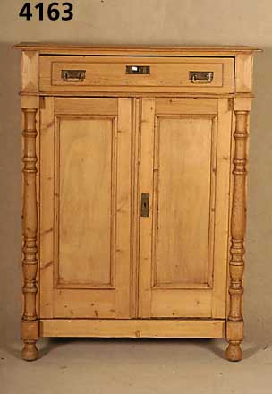 Vertiko, deutsch, um 1910, Korpus Weichholz, aufgesetzte HalbsÄulen, Inlets wohl Obstholz, abgelaugt und gewachst, BeschlÄge aus der Zeit, ...