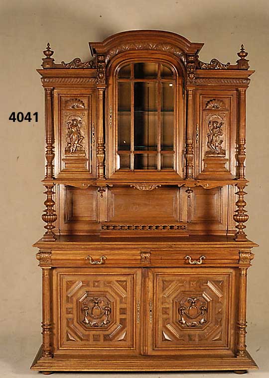 Vielzweckschrank, Frankreich, um 1890, Korpus Nußbaum massiv, Front mit klassizis- tischen SÄulen, z.T. freistehend, Inlets mit Darstellungen ...