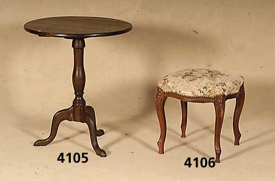 Hocker, Frankreich, um 1890, Louis-XV-Stil, leicht gebogene FÜße aus Obstholz, nußbaum- farben, Gobelinbezug spÄter, ca. 42x42x42 cm
