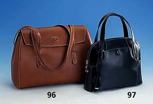 AIGNER-Shopper, hellbraun, Inneneinrichtung mit Reißverschluß und Handyfach, Stiftehalter, Trageriemen zum Wechseln, Außenfach, ca. 37 x 28 cm, ...