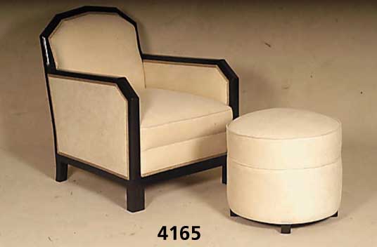 Sessel und dazugehÖriger Pouf, ArtDeco, Frankreich, um 1920, Holz schwarz glÄndzen gefaßt, alleitig umlaufender Rahmen, FÜße vorne leicht ...