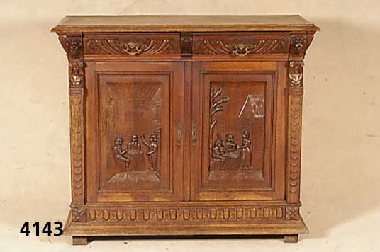 Anrichte, Belgien, um 1900, Hartholz, Eiche massiv, auf Rahmen gearbeitet, 2 FronttÜren mit reicher Schnitzarbeit, Kassetten aus dem vollen Holz, ...