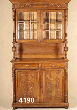 Aufsatzbuffet, Belgien, um 1890, Eiche massiv, auf Rahmen gearbeitet, Oberteil als Vitrine mit facettierten Scheiben, in Blei- verglasung, ...