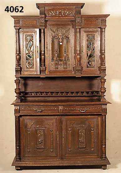 Vielzweckschrank, Belgien, um 1890/1900, Eiche massiv, Eichefurnier, Front vielfach unterteilt, freistehende SÄulen, reiche Schnitzarbeit aus dem ...