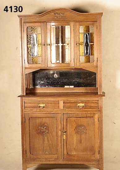 Aufsatzbuffet, Belgien, um 1920, Jugendstil, Weichholz, dunkel gebeizt, Oberteil 3-tÜrig, mit Bleiverglasung und facettierten Scheiben, leichte ...
