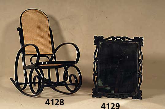 Wandspiegel, deutsch, um 1920, Weichholz, dunkel gebeizt und geschnitzt, ca. 72x58 cm