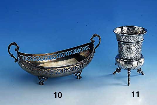 Vase nach Augsburger Vorbild, RÜckert Mainz um 1895/1900, 800er Silber, reich verziert, in Kartuschen Landschaftsszenen, auf 3 FÜßen stehend, ...
