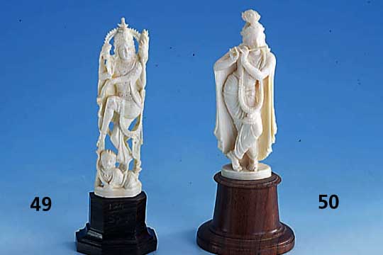Elfenbeinfigur auf Sockel, Indien, schÖne detaillierte AusfÜhrung, H. ca. 12.5 cm auf Holzsockel H. ca. 3.8 cm