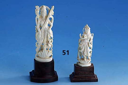 Konvolut 2 Elfenbeinfiguren, Indien, detaill. AusfÜhrungen in orient. Darstellung, H. ca. 10 und 7 cm, auf Holzsockel je ca. 3.5 cm