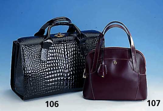 Tasche, schwarzes Lackleder mit KrokoprÄgung, Inneneinteilung mit 2 ReißverschlÜssen, 2 Tragegriffe, ca. 43 x 27 cm, Tragesp.