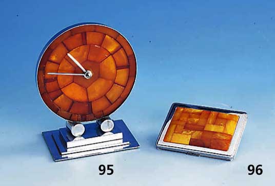 Tischuhr, wohl SBM, 30er Jahre, Metall verchromt, Zifferbl. mit Bernsteinmosaik, Quartzwerk und Zeiger erneuert, Bernstein min. besch., H ca. 15 ...