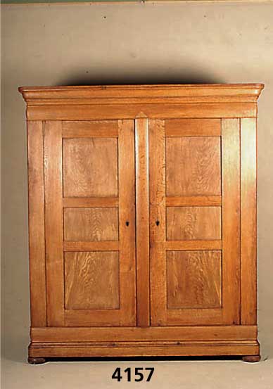 Dielenschrank, wohl deutsch, um 1840, Eiche massiv, zweitÜrig, zerlegbar, original eingelassene und geschwÄrzte SchlÜsselschilder , RÜckwand ...