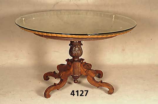 Messingplattentisch, Platte um 1830, Tisch- fuß Nußbaum massiv in spÄterer Zeit dazu ge- arbeitet, Platte war ein Geschenk des letzten Sultans ...