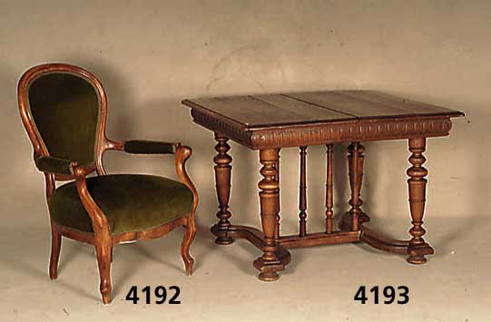 Armlehnsessel, sÜddeutsch, um 1835/40, 2. Barock, Buche massiv, auf Nußbaum gebeizt, in sich geschweift, seitlich geschweift, elegante ...