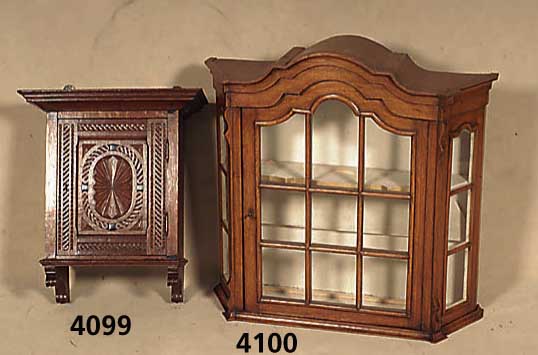 HÄngevitrine, Friesland, um 1870, Eiche massiv, stiltypische Schnitzereien, ca. 65x49x 27 cm, ohne SchlÜssel